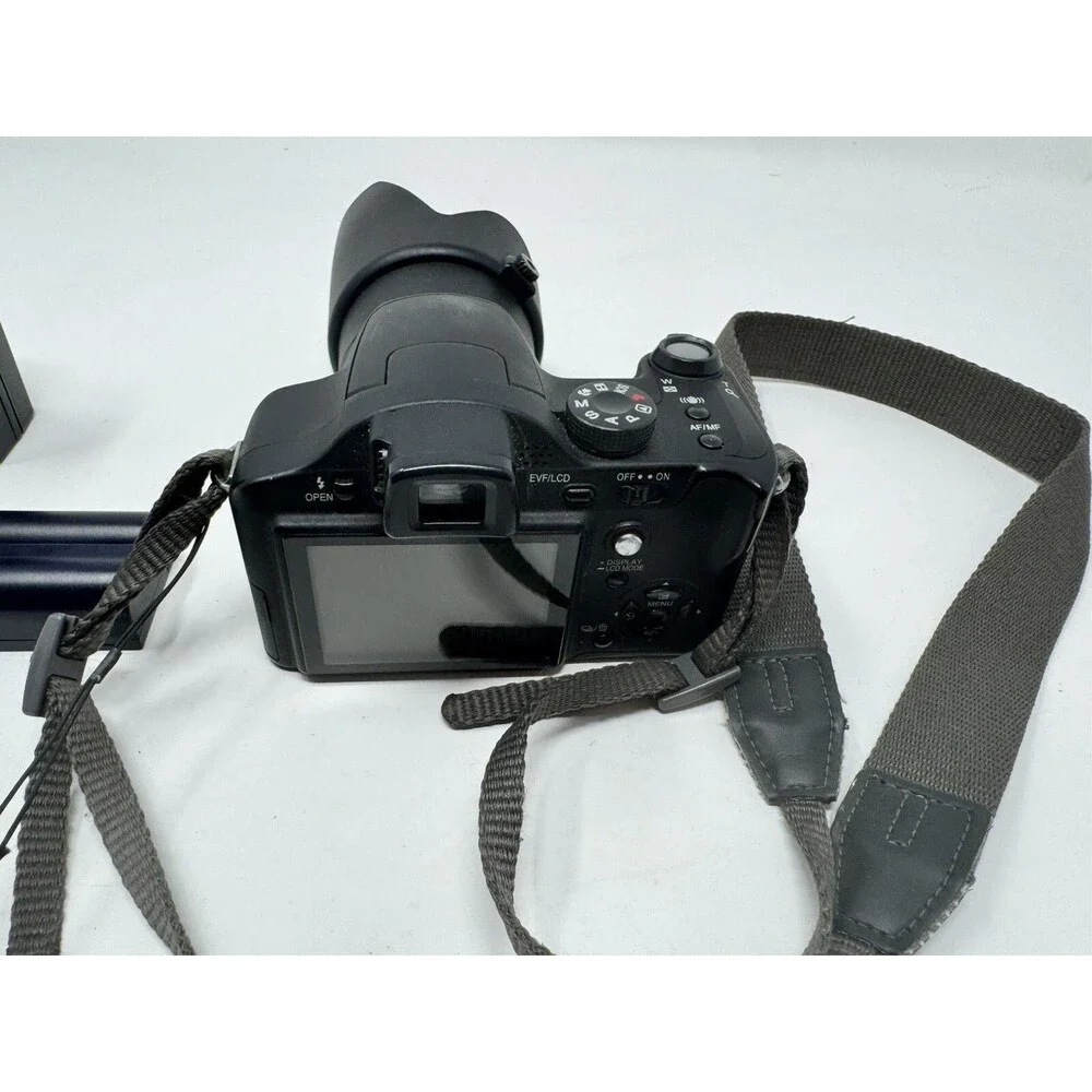 Panasonic Lumix DMC-FZ7 6.0MP Digital Bridge Camera Black w/ Charger & Lens Hood
